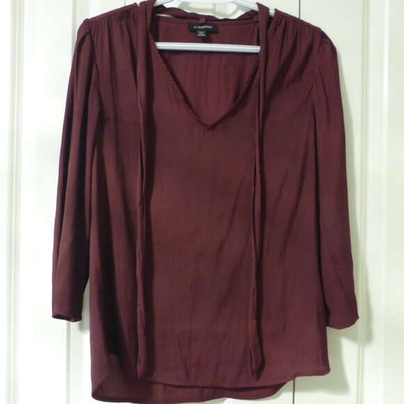 LE CHATEAU maroon v-neck top with ties - Picture 2 of 11